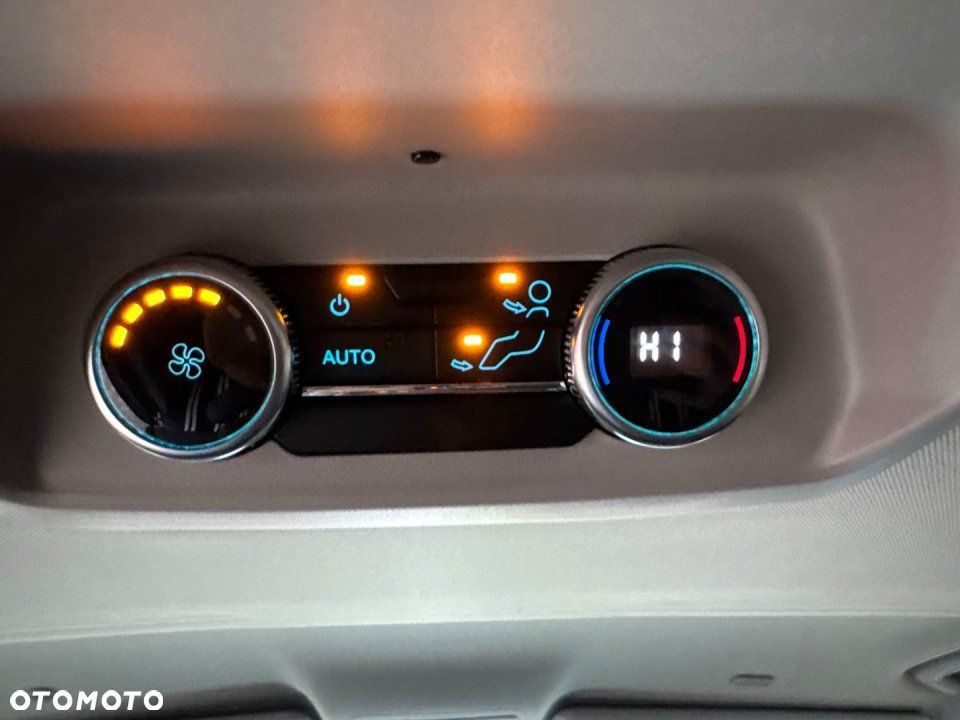 Ford Tourneo Custom - 38