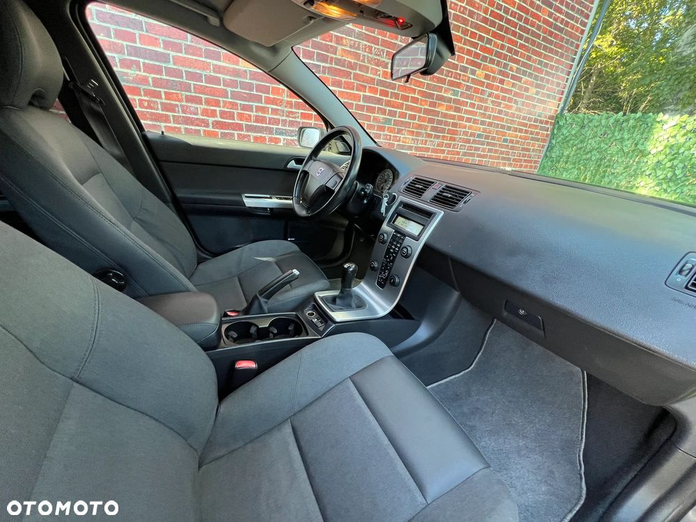 Volvo V50 2.4 - 8