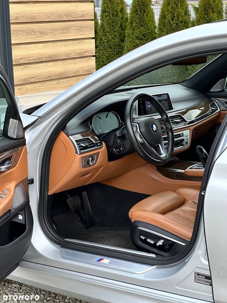 BMW Seria 7 750Li xDrive - 14