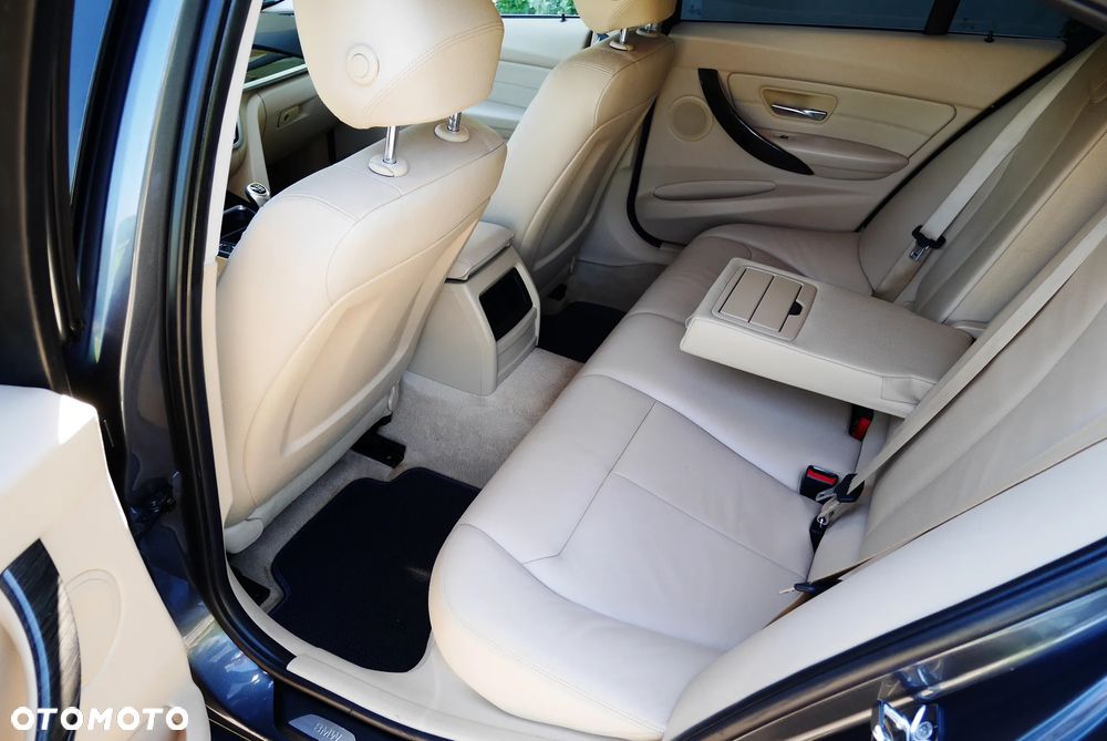 BMW Seria 3 318d Luxury Line - 17