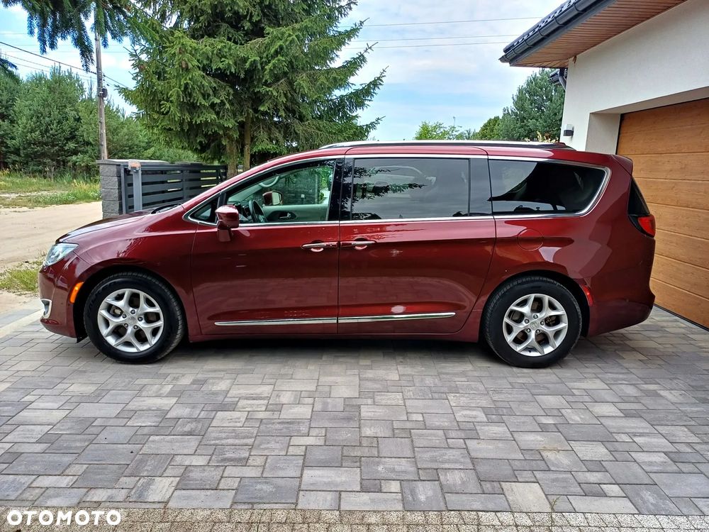 Chrysler Pacifica - 4