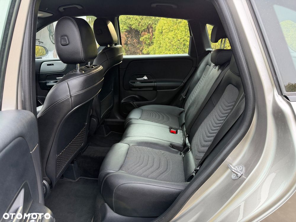 Mercedes-Benz Klasa B 180 7G-DCT Edition 2021 - 34