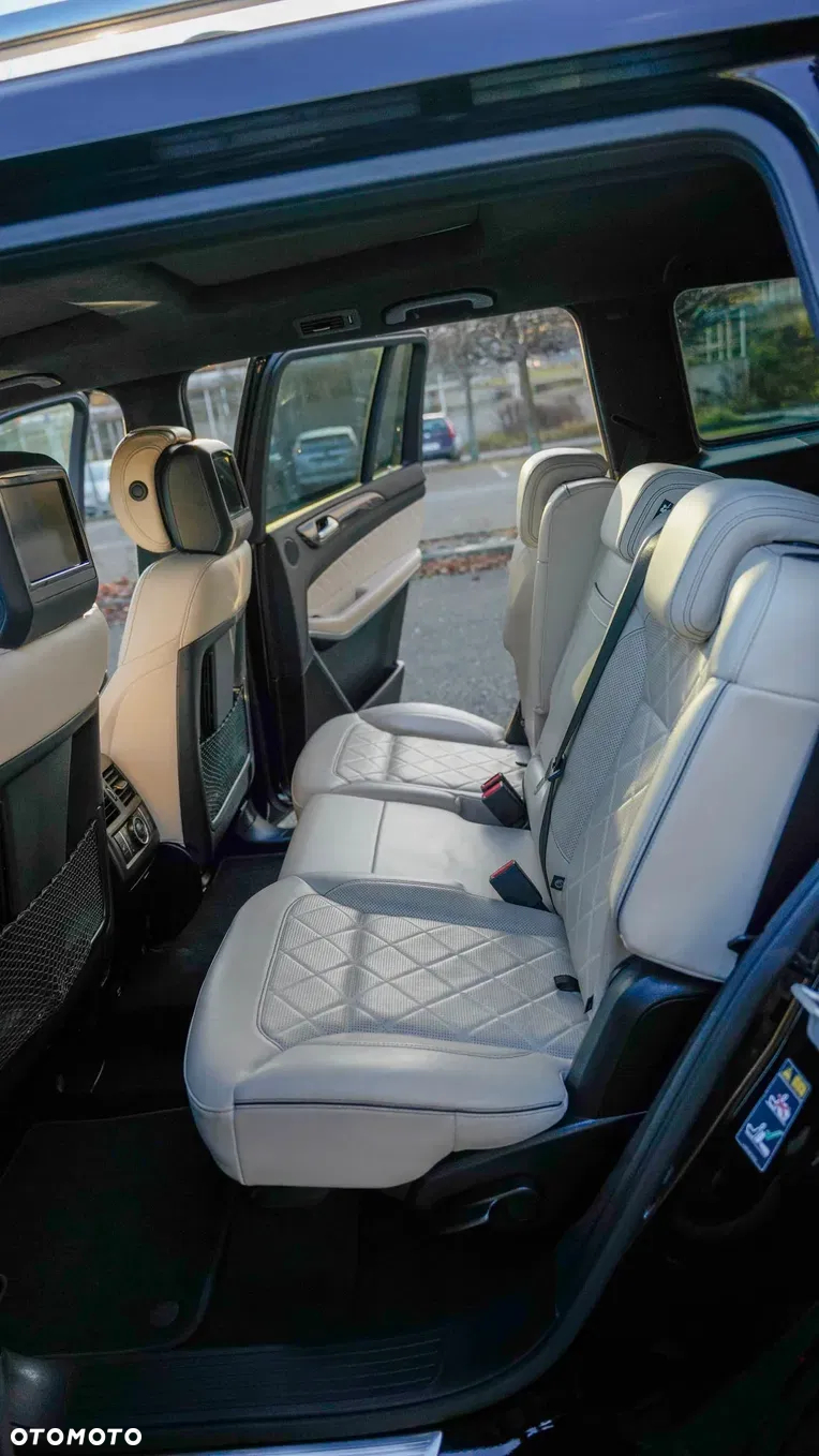 Mercedes-Benz GLS - 12