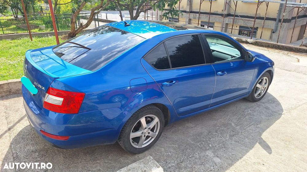 Skoda Octavia 2.0 TDI DSG Style - 2