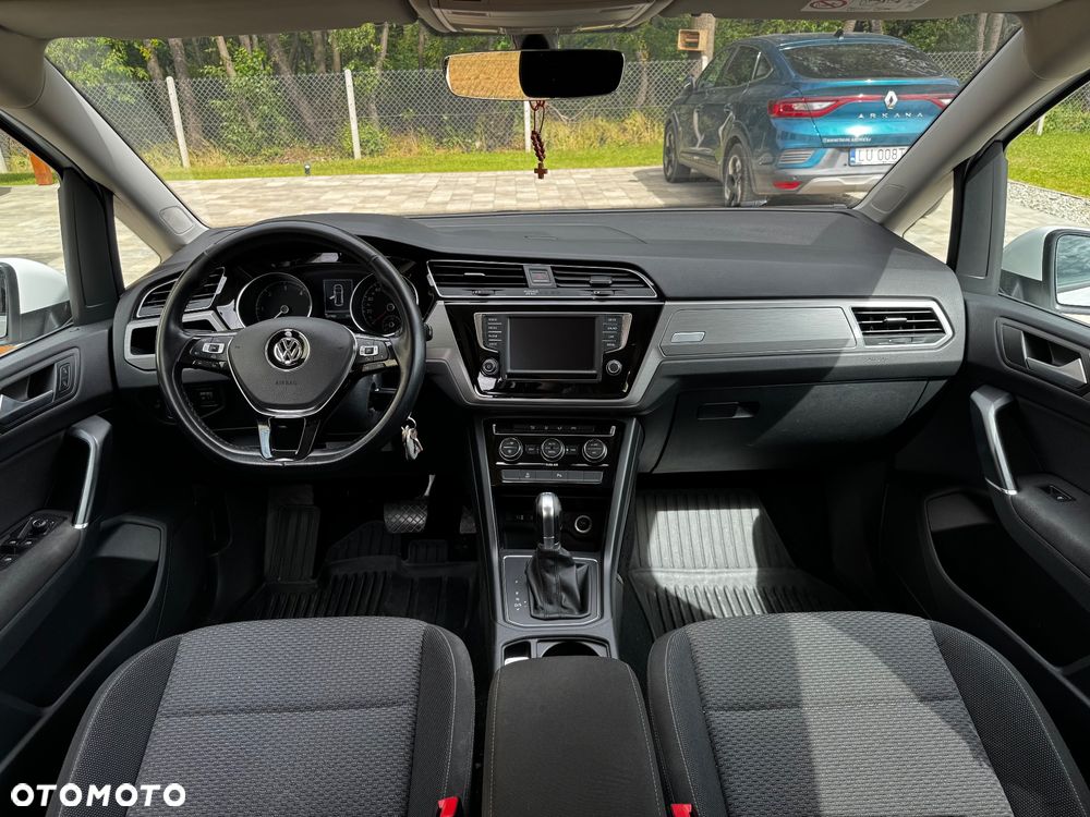 Volkswagen Touran - 11