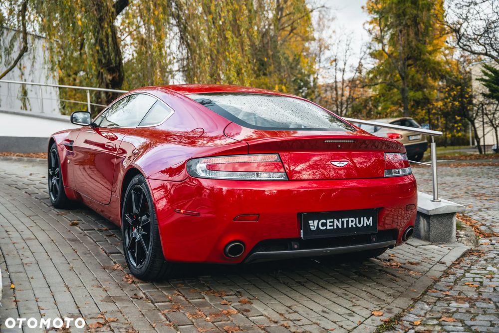 Aston Martin V8 Vantage - 8