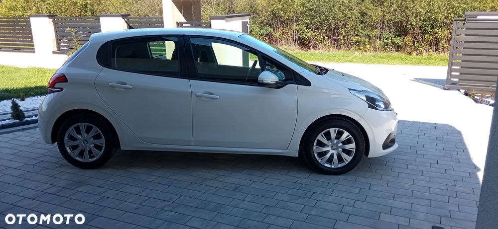 Peugeot 208 - 10