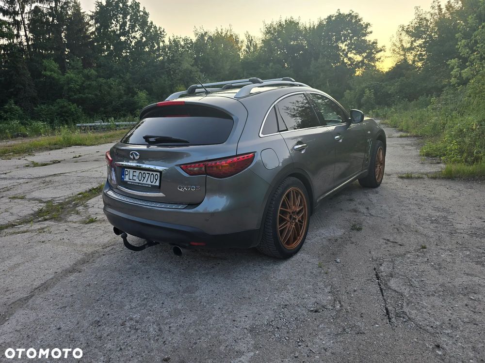 Infiniti QX70 - 6