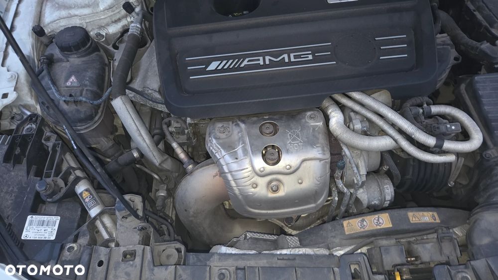 Mercedes-Benz GLA - 13