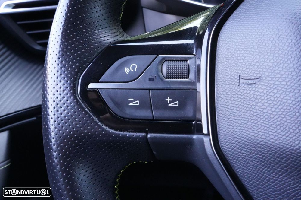 Peugeot 2008 1.2 PureTech GT Line - 24