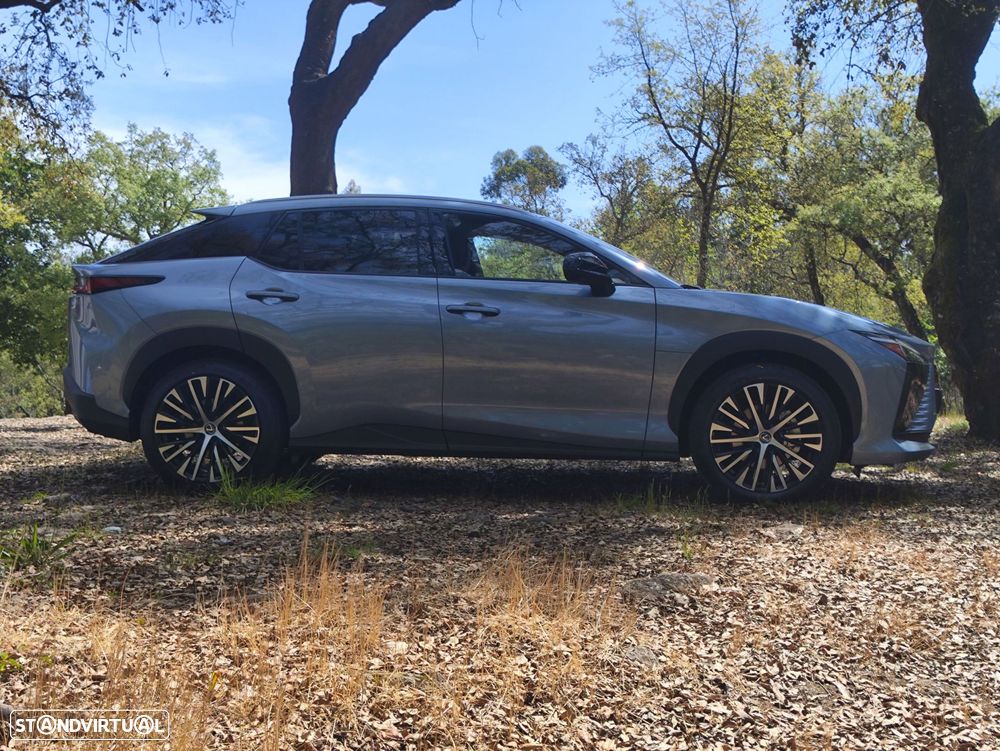 Lexus RZ 300e Premium - 4