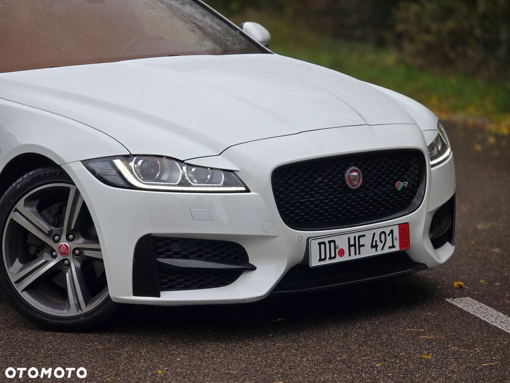 Jaguar XF 2.0 i4D AWD R-Sport - 33