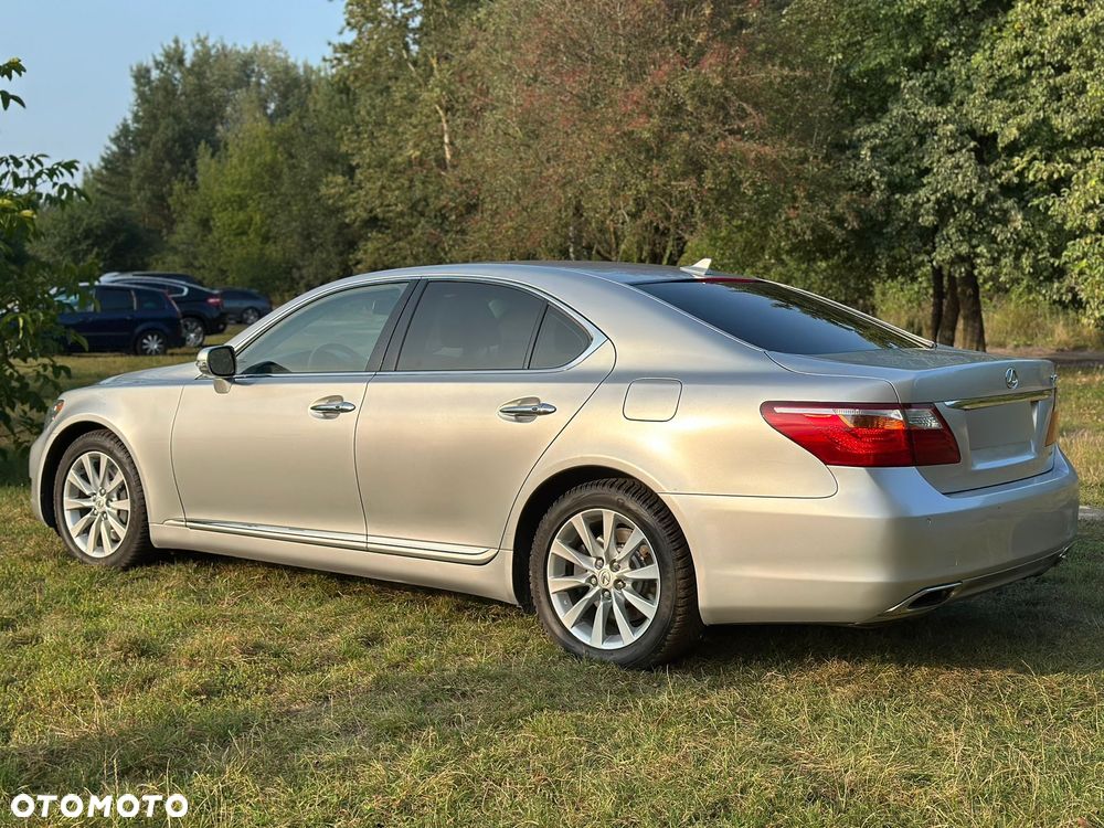 Lexus LS 460 AWD - 10