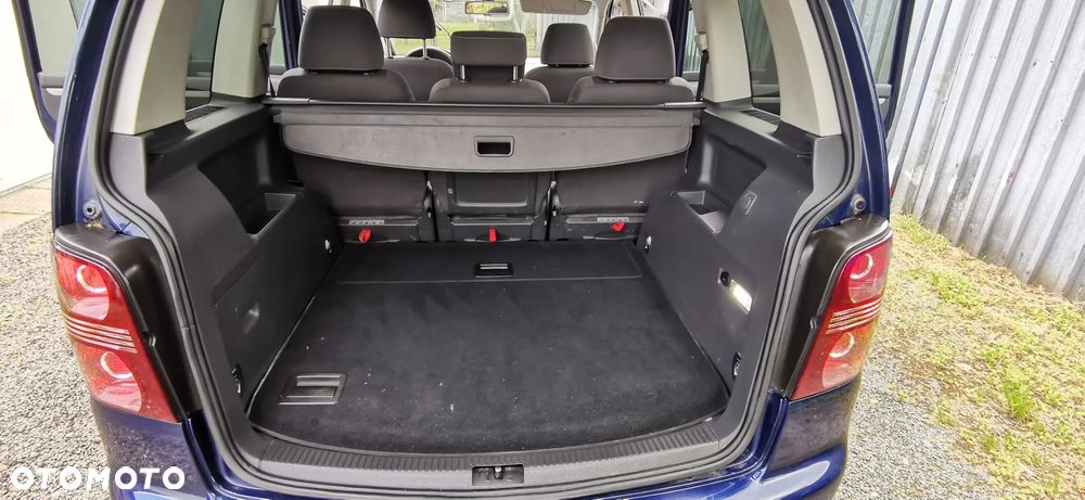 Volkswagen Touran 2.0 TDI Highline - 20