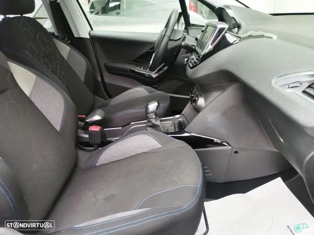 Peugeot 2008 1.5 BlueHDi Signature - 12