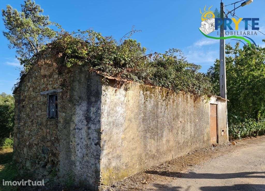 Casa de alvenaria destinada a habitação situada no Castelo - Sertã - Grande imagem: 3/21