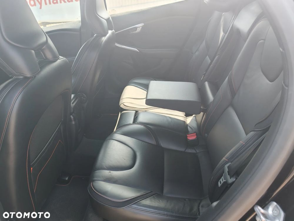 Volvo V40 - 18