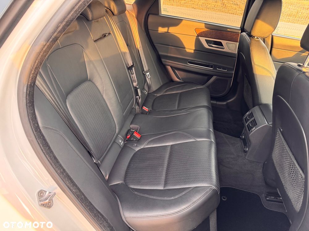 Jaguar XF 20d Prestige - 22