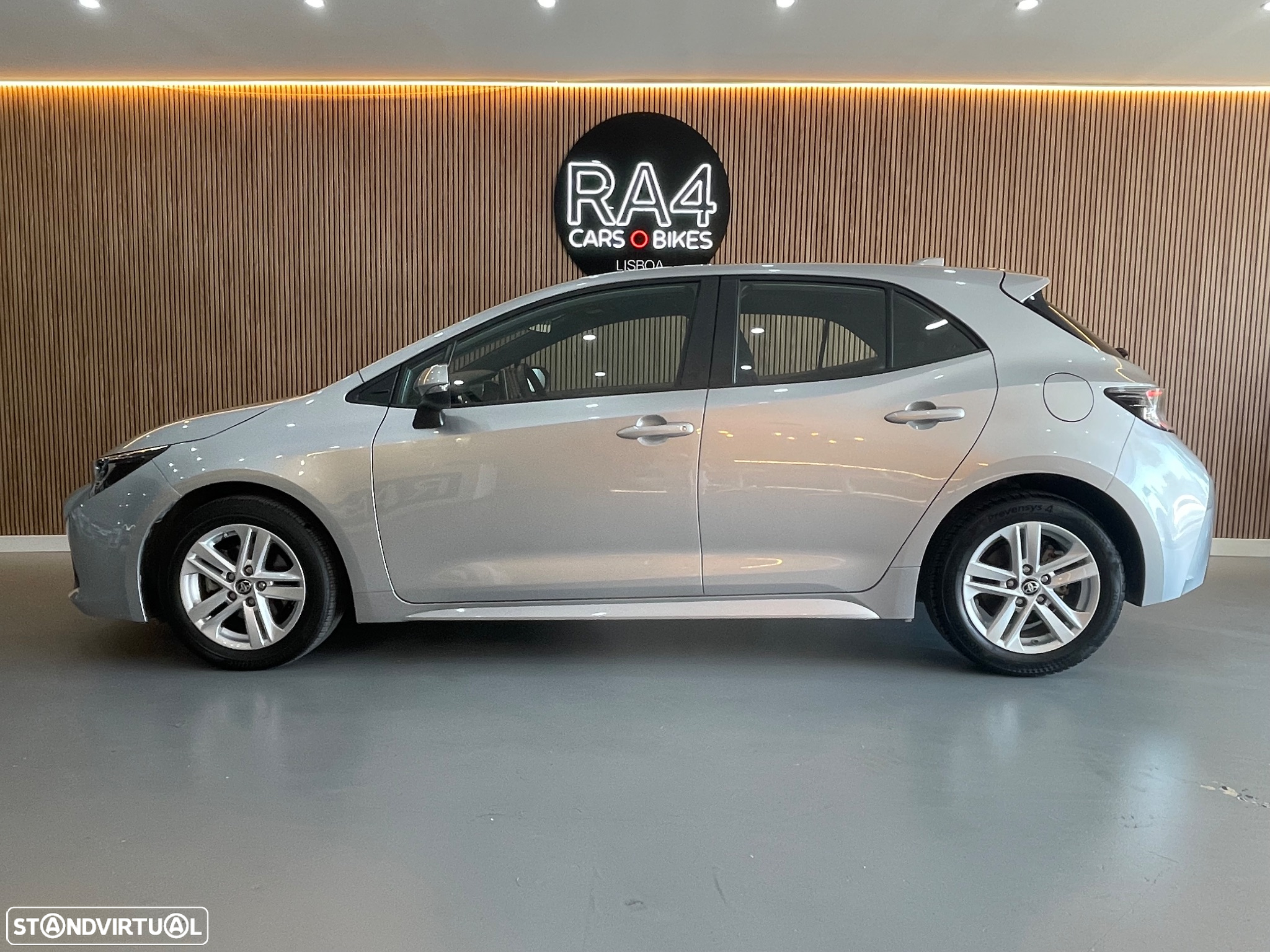 Toyota Corolla 1.8 Hybrid Exclusive - 6