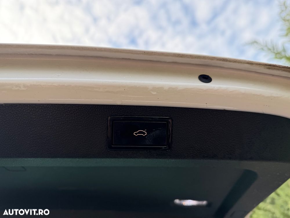 Skoda Superb 2.0 TDI DSG Premium Edition - 34