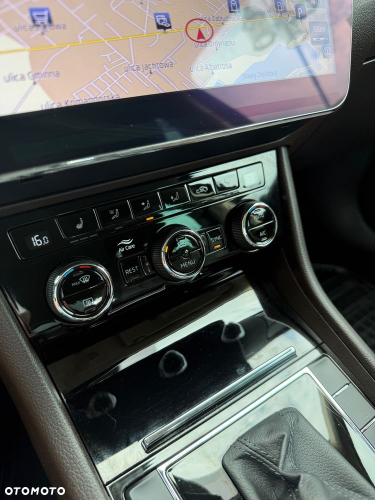Skoda Superb 2.0 TDI L&K DSG - 18