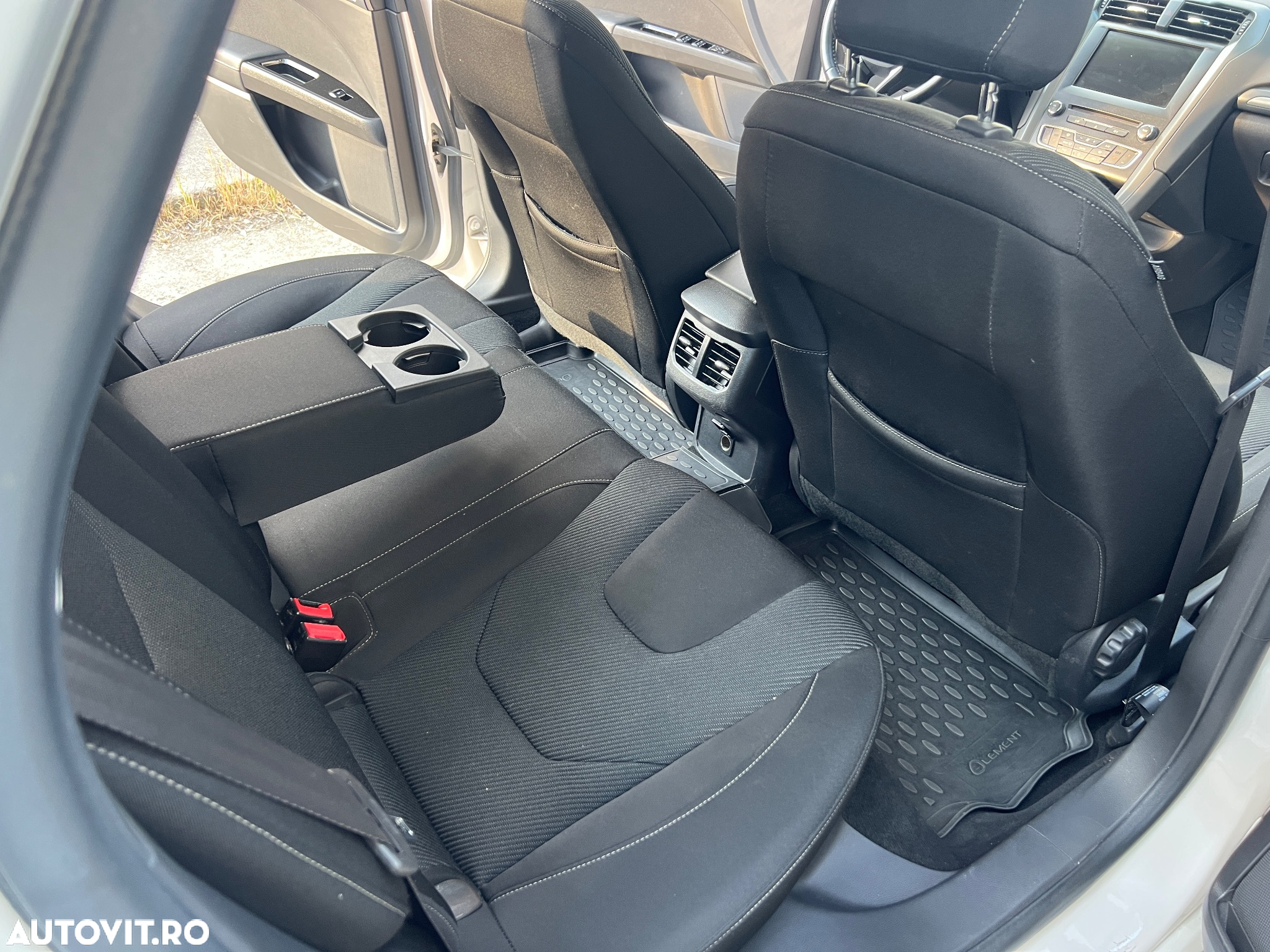Ford Mondeo 2.0 Hybrid - 32