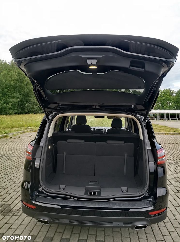 Ford S-Max - 11