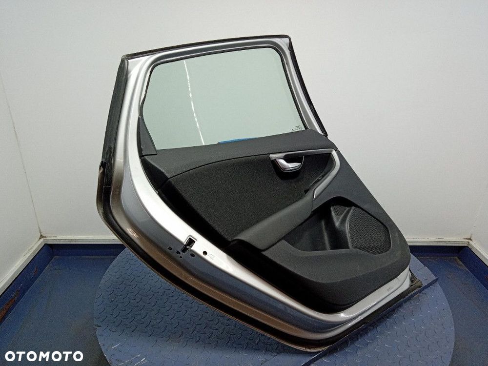VOLVO V40 II LIFT 16- DRZWI TYŁ LEWE  711 BRIGHT SILVER - 11