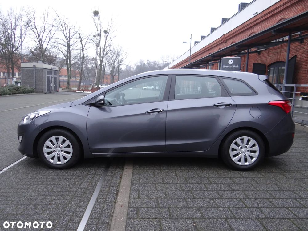 Hyundai i30 blue Kombi 1.6 CRDi Classic Navigation - 10