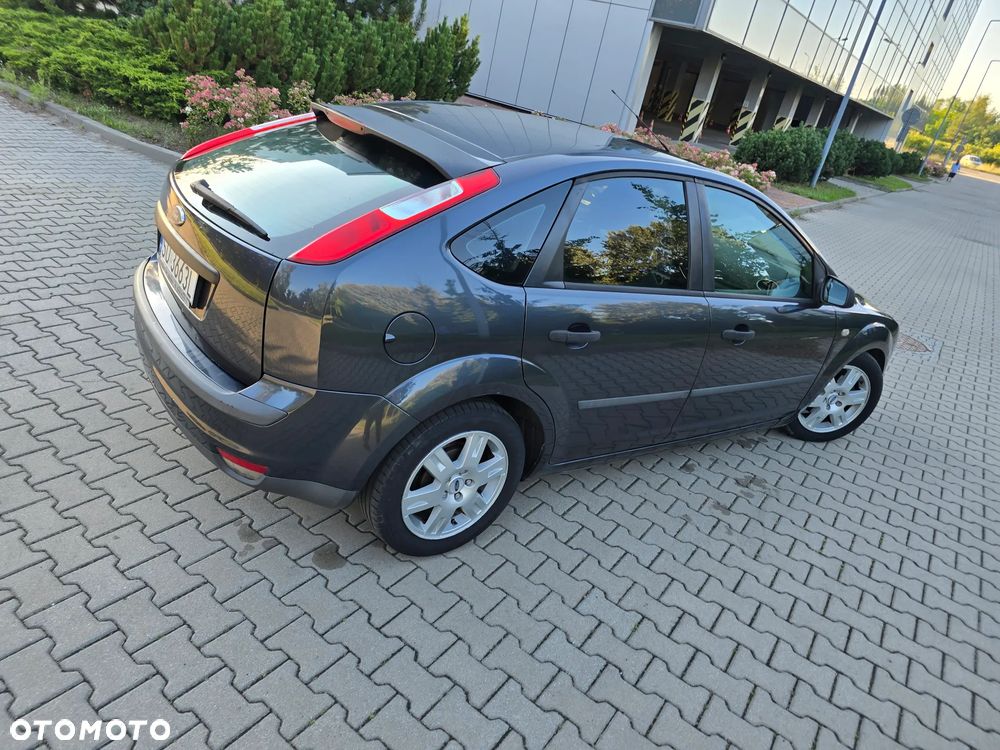 Ford Focus 1.6 Ambiente - 2