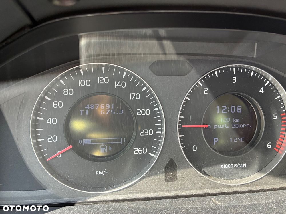 Volvo XC 70 - 25