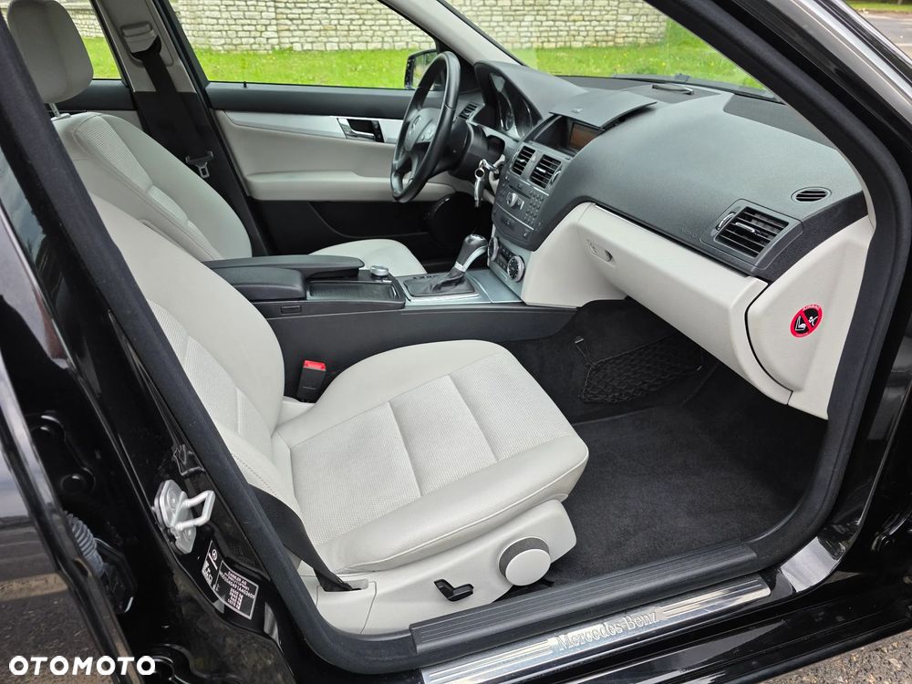 Mercedes-Benz Klasa C 180 CGI Automatik BlueEFFICIENCY Avantgarde - 10