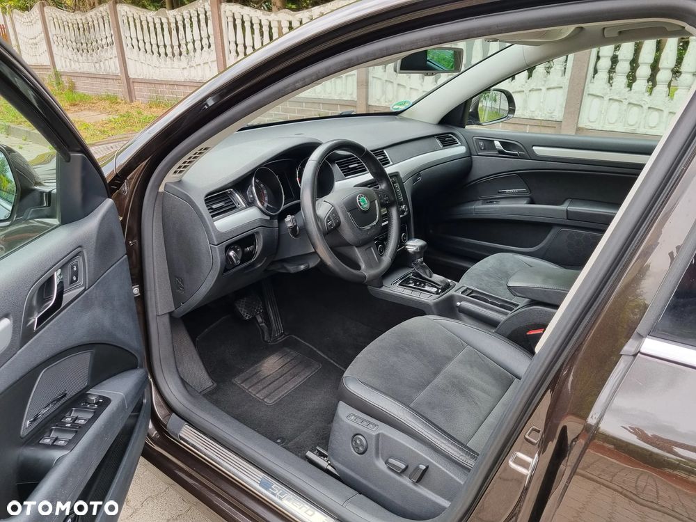 Skoda Superb 2.0 TDI Elegance DSG - 9