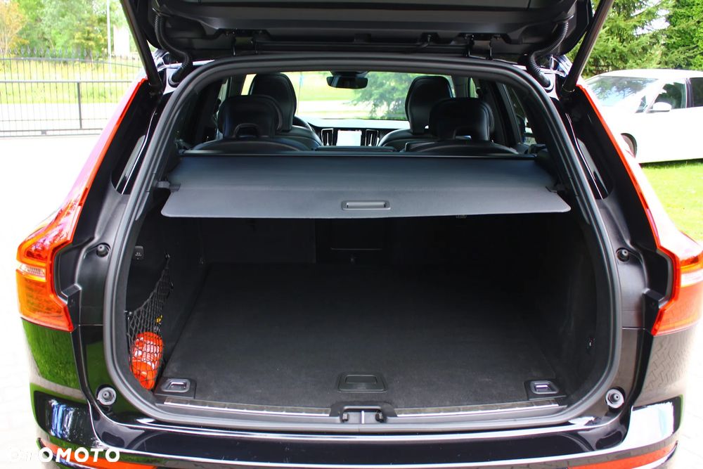 Volvo XC 60 B4 D AWD Plus Dark - 33
