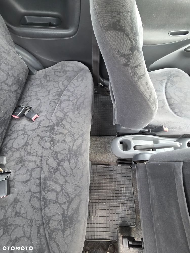 Toyota Yaris 1.0 Base - 9