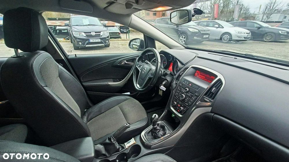 Opel Astra 1.4 T Executive - 23