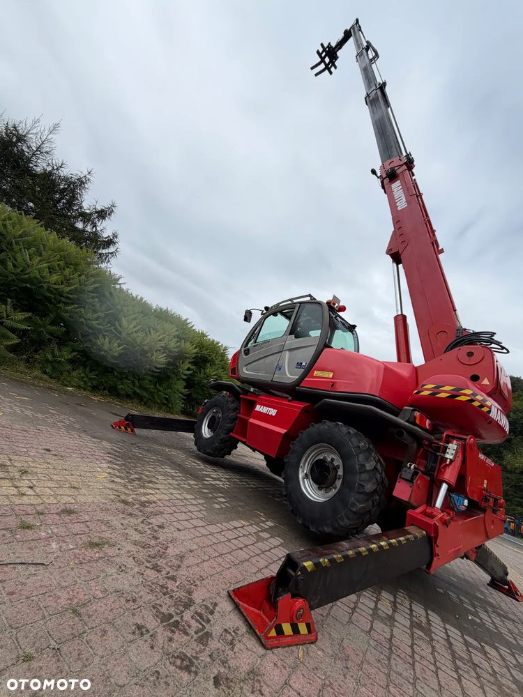 Manitou MRT2150+PRIVILEGE Ładowarka teleskopowa 4x4 ROTO 21metrów. 5 ton udźwig. Bez AdBLUE bez DPF. Maszyna jak Nowa z Norwegii 5300 mtg. 2015 rok. Obrót pełny. Zero luzów wycieków. Zadbana maszyna z Fermy Norweskiej. Silnik 160 Km. AUTEC zdalne sterowanie. Ani deka luzów czy wycieków. Opony jak Nowe. Pełny Oryginał. Niski przebieg. Stabilizatory. Zamki na tłokach. OKAZJA. Jest to model przystosowany do pracy z koszem. - 32
