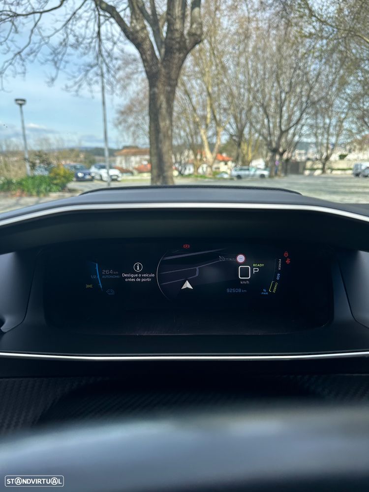 Peugeot e-208 Allure - 31