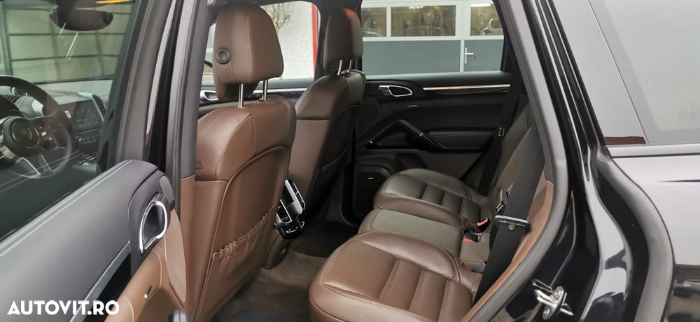 Porsche Cayenne - 14