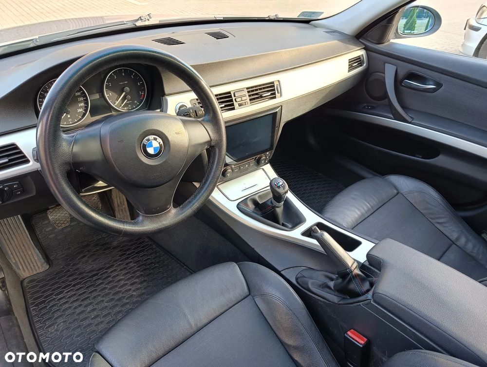 BMW Seria 3 325i - 12