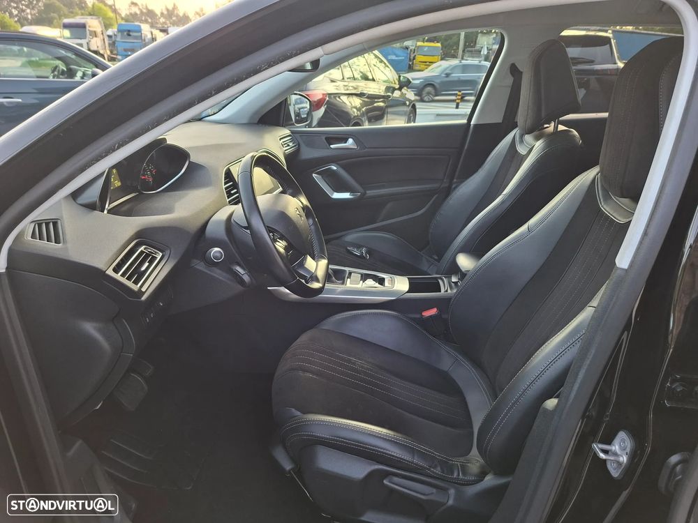 Peugeot 308 1.2 PureTech Allure EAT8 - 38