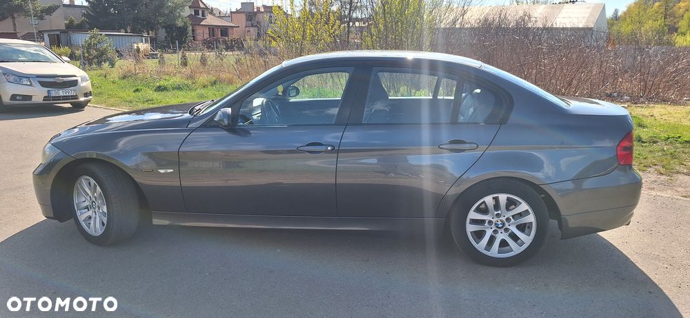 BMW Seria 3 ver-318d-dpf - 16
