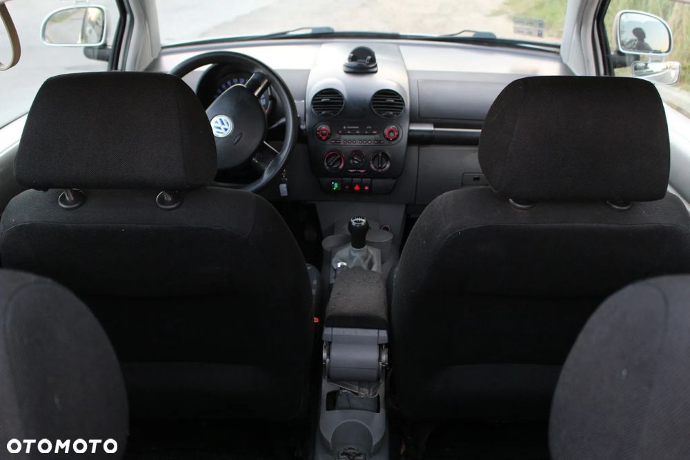 Volkswagen New Beetle - 15