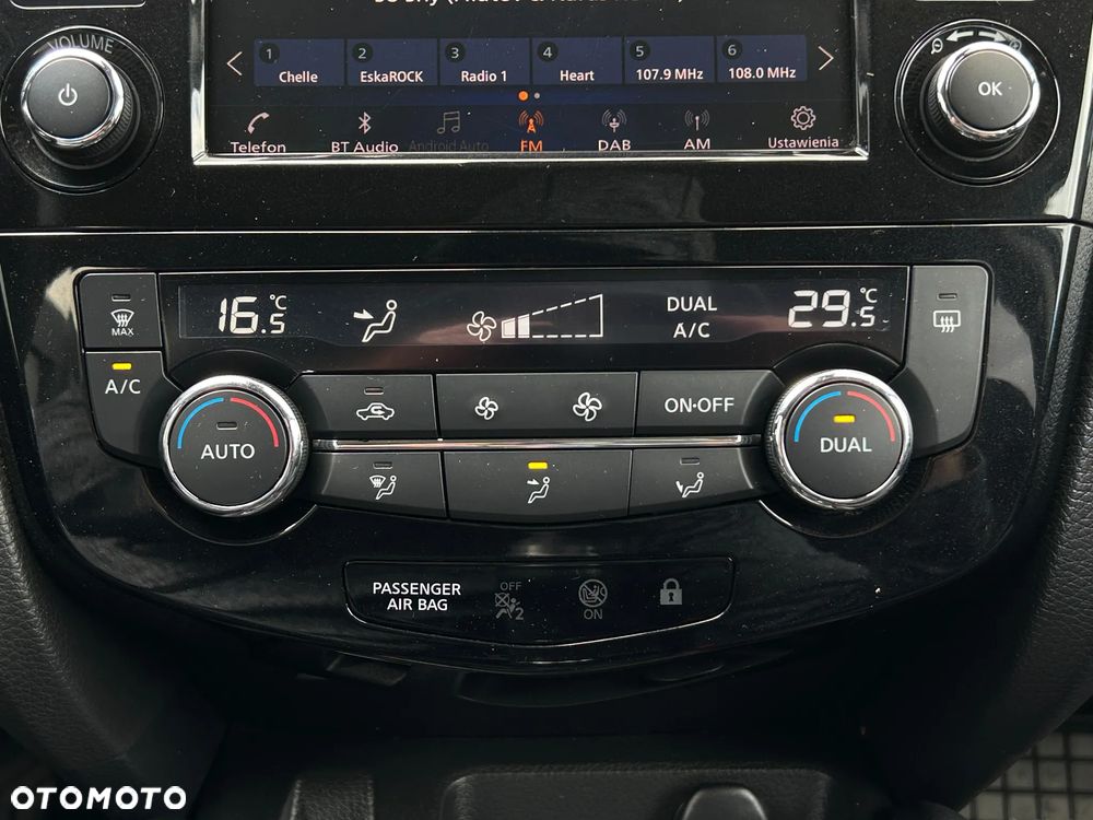 Nissan Qashqai 1.3 DIG-T N-Connecta - 24