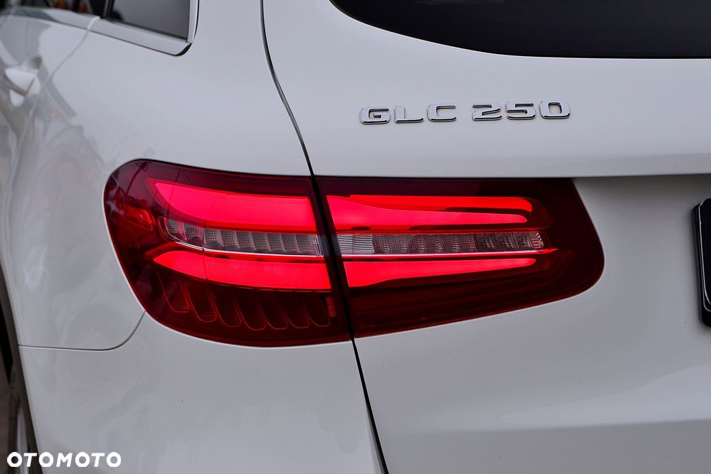 Mercedes-Benz GLC 250 4Matic 9G-TRONIC AMG Line - 14