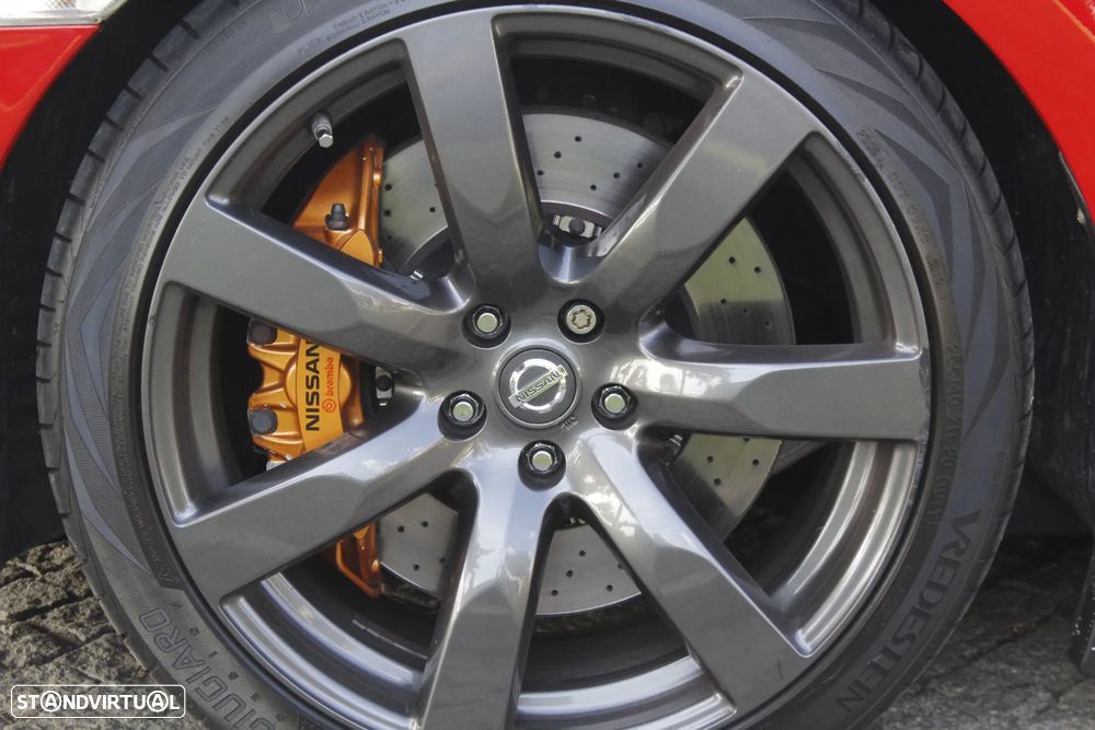 Nissan GT-R Premium Edition - 12