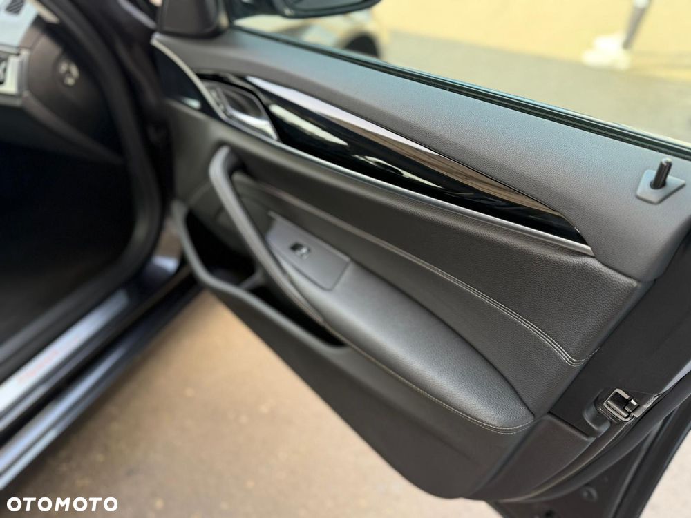 BMW Seria 5 530i Sport Line - 23