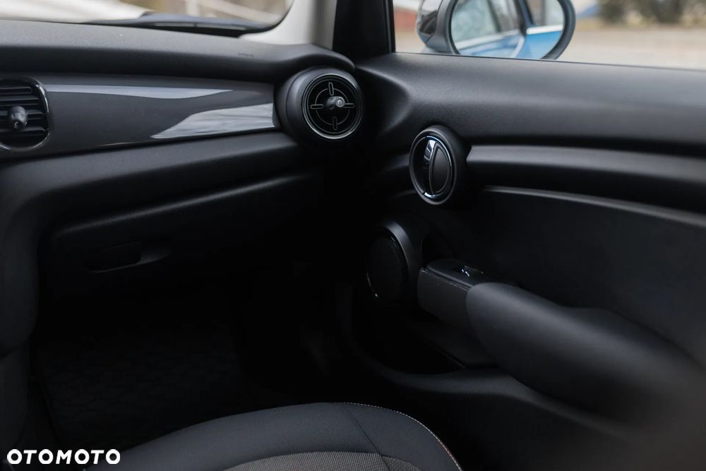 MINI Cooper Standard - 19