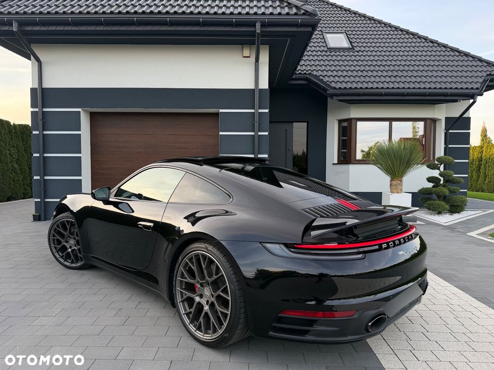 Porsche 911 Carrera 4S - 40