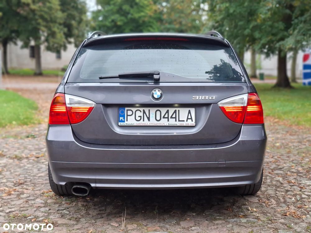 BMW Seria 3 318d DPF - 8
